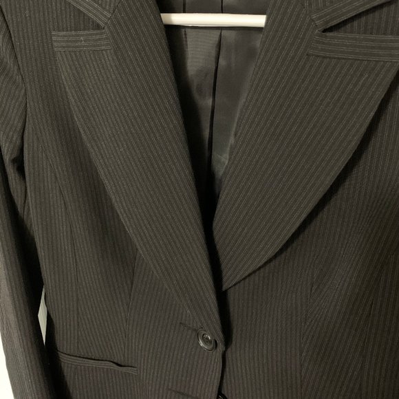 Women's Button-Up Blazer - Picture 2 of 3